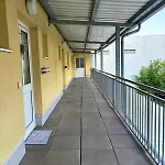 Fresh Upstairs & Free Parking Apartment