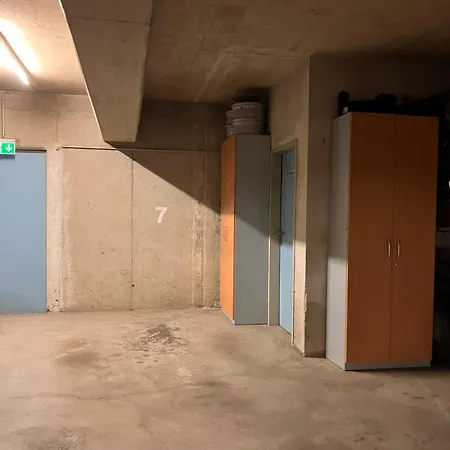 Fresh Upstairs & Free Parking شقة *