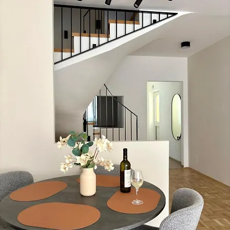 Fresh Upstairs & Free Parking 아파트 그라츠