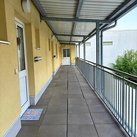 Fresh Upstairs & Free Parking Apartamento