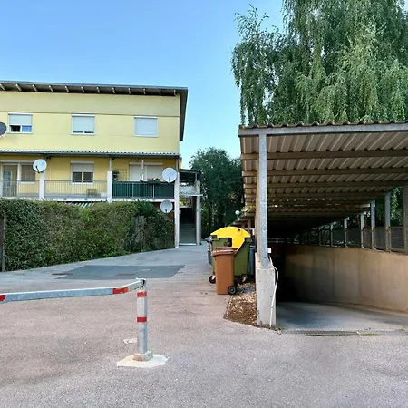 Fresh Upstairs & Free Parking شقة *