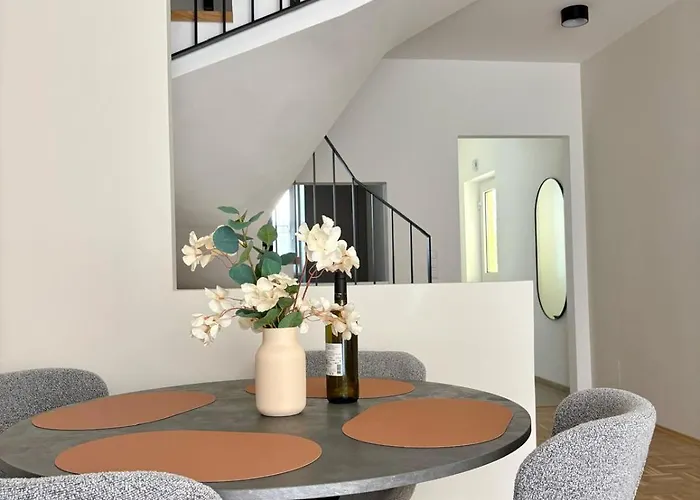 شقة Fresh Upstairs & Free Parking