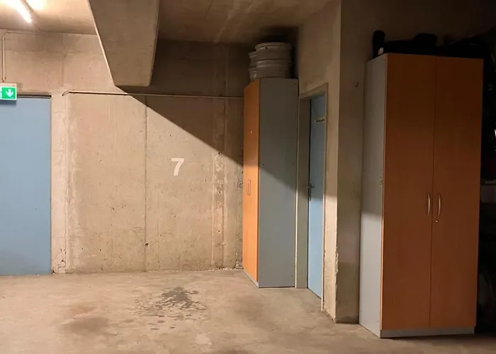 Fresh Upstairs & Free Parking شقة *